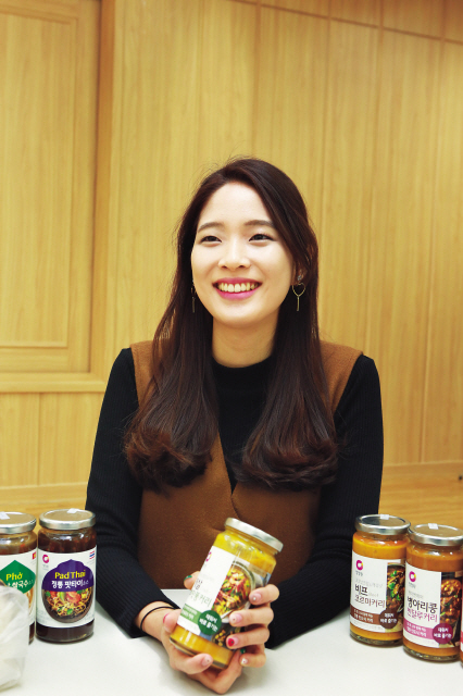 서울 동대문구 신설동 대상빌딩에서 최근 만난 황유진 대상 청정원 소스팀 매니저는 외식의 내식화를 목표로 한 아시안 소스 시장이 점점 커질 것이라고 전망했다.  [제공=대상]