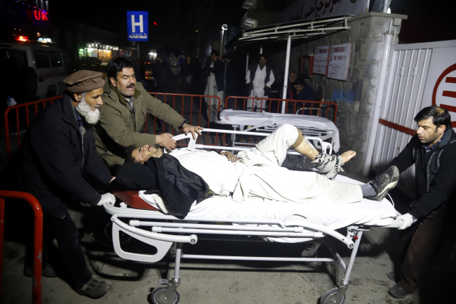 <YONHAP PHOTO-0929> epaselect epa07283684 Afghan health workers carry an injured man to the emergency hospital after a truck bomb blast targeted Green Village camp belong to foreigners in capital Kabul, Afghanistan, 14 January 2019. According to the initial reports, at least 10 person killed and 44 others are injured. EPA/JAWAD JALALI/2019-01-15 04:11:10/ <저작권자 ⓒ 1980-2019 ㈜연합뉴스. 무단 전재 재배포 금지.>
<YONHAP PHOTO-0929> epaselect epa07283684 Afghan health workers carry an injured man to the emergency hospital after a truck bomb blast targeted Green Village camp belong to foreigners in capital Kabul, Afghanistan, 14 January 2019. According to the initial reports, at least 10 person killed and 44 others are injured. EPA/JAWAD JALALI/2019-01-15 04:11:10/ <저작권자 ⓒ 1980-2019 ㈜연합뉴스. 무단 전재 재배포 금지.>
