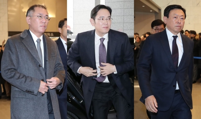 From left, Hyundai Motor Group’s Senior Vice Chairman Chung Eui-sun, Samsung Electronics’ Vice Chairman Lee Jae-yong, Lotte Group chief Shin Dong-bin (Yonhap)
