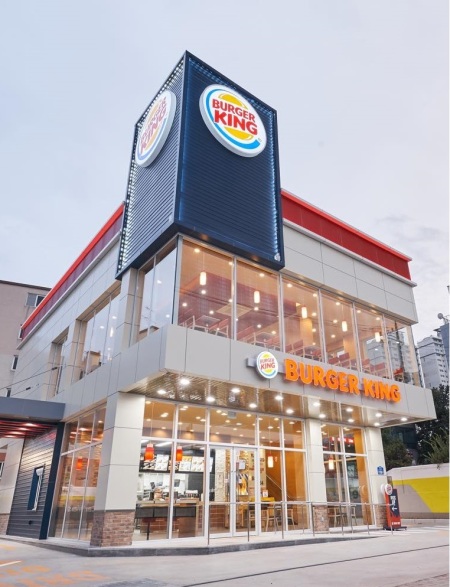글로벌 외식 프랜차이즈의 한국 법인이 자체 개발한 메뉴가 해외 본사로 역수출되며 인기를 끌고 있다. 사진은 ‘콰트로치즈와퍼’를 7개국에 역수출 중인 한국버거킹 매장 외관.  [제공=한국버거킹]