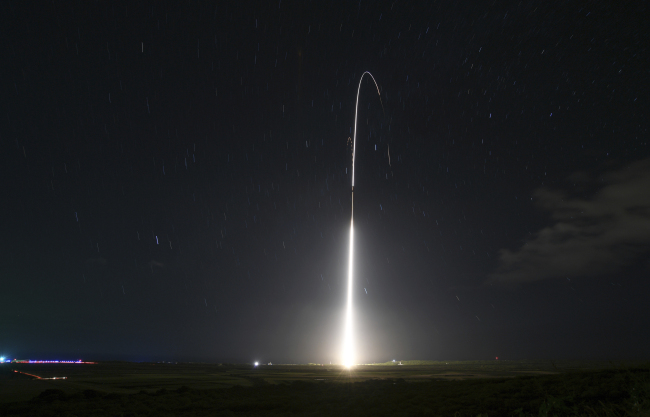<YONHAP PHOTO-1744> FILE - This Dec. 10, 2018, file photo, provided by the U.S. Missile Defense Agency (MDA),shows the launch of the U.S. military's land-based Aegis missile defense testing system, that later intercepted an intermediate range ballistic missile, from the Pacific Missile Range Facility on the island of Kauai in Hawaii. The Trump administration is considering ways to expand U.S. homeland and overseas defenses against a potential missile attack, possibly adding a layer of satellites in space to detect and track hostile targets. (Mark Wright/Missile Defense Agency via AP)/2019-01-16 07:15:33/ <저작권자 ⓒ 1980-2019 ㈜연합뉴스. 무단 전재 재배포 금지.>
<YONHAP PHOTO-1744> FILE - This Dec. 10, 2018, file photo, provided by the U.S. Missile Defense Agency (MDA),shows the launch of the U.S. military's land-based Aegis missile defense testing system, that later intercepted an intermediate range ballistic missile, from the Pacific Missile Range Facility on the island of Kauai in Hawaii. The Trump administration is considering ways to expand U.S. homeland and overseas defenses against a potential missile attack, possibly adding a layer of satellites in space to detect and track hostile targets. (Mark Wright/Missile Defense Agency via AP)/2019-01-16 07:15:33/ <저작권자 ⓒ 1980-2019 ㈜연합뉴스. 무단 전재 재배포 금지.>
