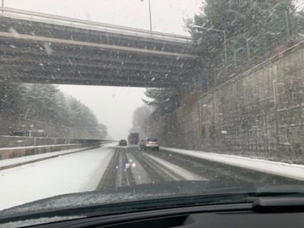 Tale of two sports cars in wintery Korea