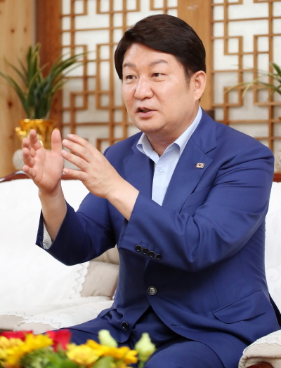 권영진 대구시장은 21일 올해는 취수원 이전 문제, 통합신공항 이전, 대구·경북 한뿌리 경제공동체 실현 등이 가시적인 성과를 낼 수 있도록 총력을 다하겠다고 밝혔다. [사진제공=대구시]