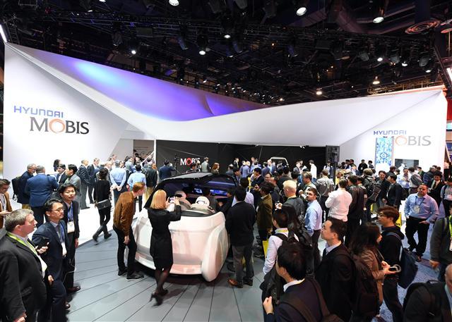 미래 자율주행ㆍ커넥티비티 기술을 전시한 현대모비스 2019 CES 전시관.