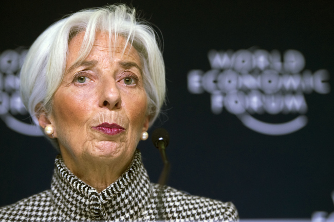 <YONHAP PHOTO-7289> epa07306364 Christine Lagarde, Managing Director of the International Monetary Fund (IMF), addresses a news conference on the eve of the 49th annual meeting of the World Economic Forum (WEF) in Davos, Switzerland, 21 January 2019. The meeting brings together entrepreneurs, scientists, corporate and political leaders in Davos under the topic 'Globalization 4.0' from 22 to 25 January 2019. EPA/LAURENT GILLIERON/2019-01-21 22:33:32/ <저작권자 ⓒ 1980-2019 ㈜연합뉴스. 무단 전재 재배포 금지.>
<YONHAP PHOTO-7289> epa07306364 Christine Lagarde, Managing Director of the International Monetary Fund (IMF), addresses a news conference on the eve of the 49th annual meeting of the World Economic Forum (WEF) in Davos, Switzerland, 21 January 2019. The meeting brings together entrepreneurs, scientists, corporate and political leaders in Davos under the topic 'Globalization 4.0' from 22 to 25 January 2019. EPA/LAURENT GILLIERON/2019-01-21 22:33:32/ <저작권자 ⓒ 1980-2019 ㈜연합뉴스. 무단 전재 재배포 금지.>