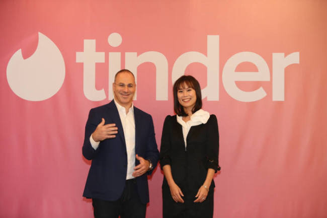 Tinder CEO Elie Seidman(left) and Lyla Seo, Tinder's regional director in East Asia. Tinder
