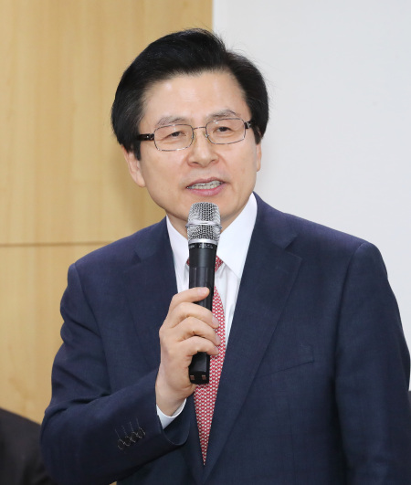황교안 전 국무총리가 23일 오전 국회 의원회관에서 자유한국당 주최로 열린 ‘미북 핵협상 전망과 한국의 대응방안’ 세미나에 참석해 발언하고 있다. [사진=연합뉴스]