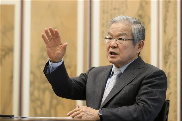 권태신 전경련 상근부회장이 지난 21일 전경련회관 집무실에서 헤럴드경제와 인터뷰를 하고 있다.  [제공=전경련]