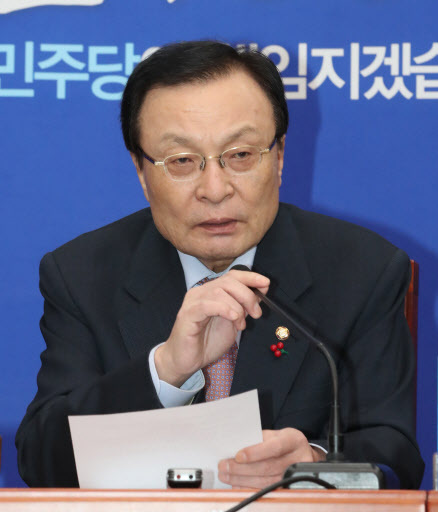 [더불어민주당 이해찬 대표가 28일 오전 국회에서 열린 최고위원회의에서 발언하고 있다. 사진제공=연합뉴스]