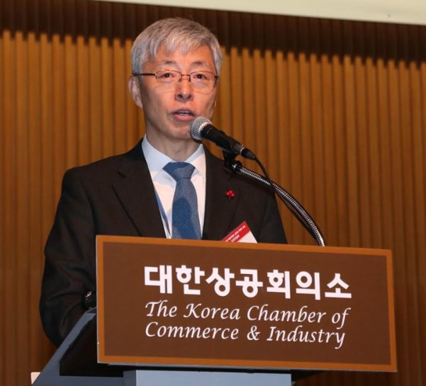 김현철 신남방특별위원장이 28일 대한상의에서 연 CEO조찬간담회에서 강연을 하고 있다. [제공=대한상공회의소]