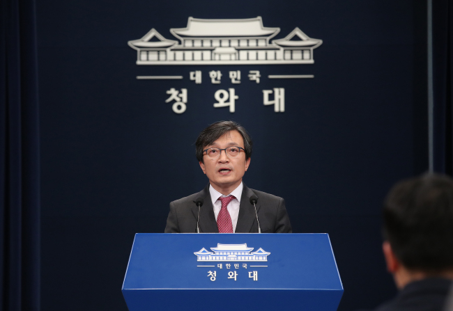 Presidential spokesman Kim Eui-kyeom speaks during a briefing Tuesday (Yonhap)