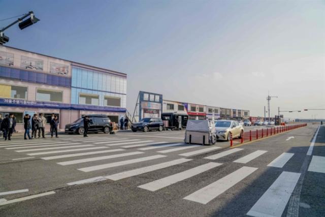 지난 18일 자동긴급제동시스템(AEB) 성능 시험이 진행된 K시티 내 도심 교차로 구간 모습.  [제공=한국자동차기자협회]