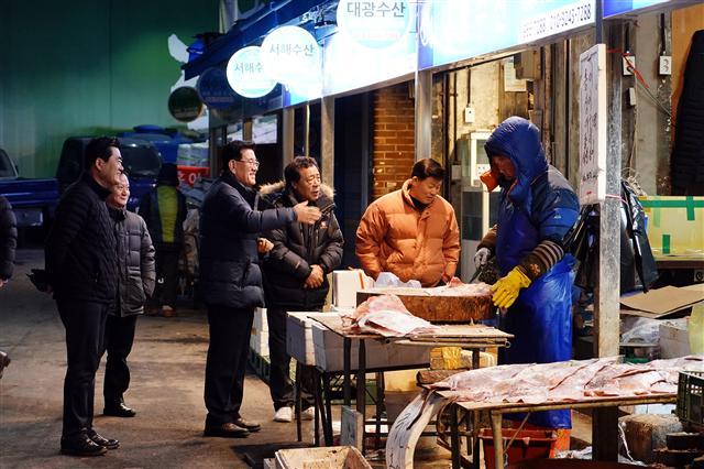 “설 대목 장사는 어떠세요?”