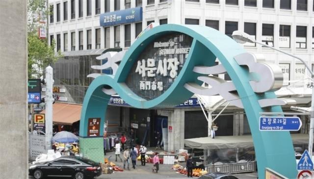 TK 민심의 바로미터라 할 수 있는 대구 서문시장의 민심은 복잡해 보였다. 자유한국당의 이달말 전당대회를 둘러싼 분위기 역시 단순하지 않았다. 중구 서문시장 모습.  [이원율 기자/yul@]