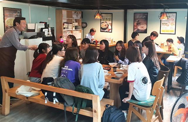 한류 인기에 힘입어 한국식 죽도 베트남 등 동남아 시장에서 인기를 끌고 있다. 사진은 죽이야기 베트남 매장 모습.
[죽이야기 제공]