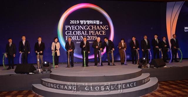 최문순 강원도지사가 2019 평창평화포럼이 개막된 지난 9일 헤럴드경제와 인터뷰를 하고 있다. 평창=정희조 기자/checho@