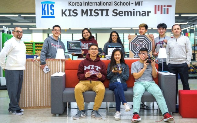 (Korea International School holds a seminar with MIT students. KIS)