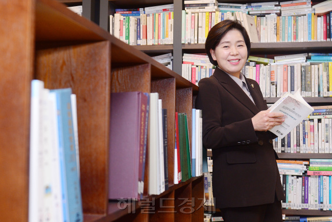 양향자_국가공무원인재개발원_원장<br />이상섭 기자 babtong@heraldcorp.com
양향자_국가공무원인재개발원_원장
이상섭 기자 babtong@heraldcorp.com