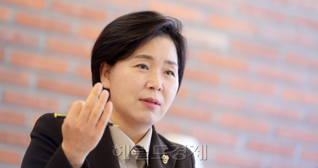 양향자_국가공무원인재개발원_원장<br />이상섭 기자 babtong@heraldcorp.com
양향자_국가공무원인재개발원_원장
이상섭 기자 babtong@heraldcorp.com