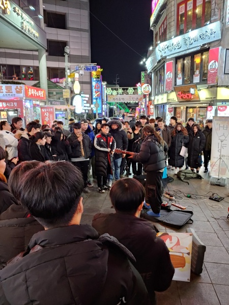 지난해 진행한 서원동 상점가 버스킹 현장. [관악구 제공]