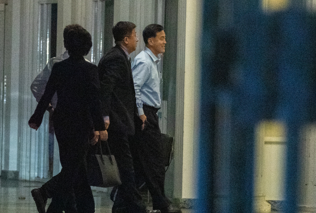 North Korean working-level delegates arrive at a Vietnamese government guesthouse in Hanoi on Wednesday. Yonhap