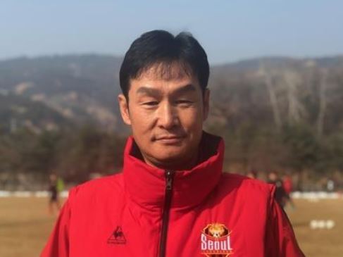 FC Seoul head coach Choi Yong-soo poses for a photo at his club's training facility in Guri, Gyeongi Province, on Feb. 21, 2019. (Yonhap)