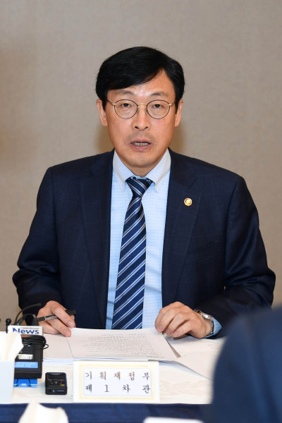 이호승 기획재정부 1차관이 22일 서울 광화문 정부서울청사에서 열린 제4차 혁신성장전략점검회의에서 모두발언을 하고 있다.［기획재정부 제공］