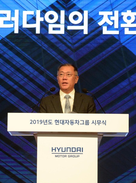 정의선 현대자동차그룹 수석부회장이 지난달 2일 서울 서초구 현대차 본사에서 열린 2019 시무식에서 신년사를 하고 있다.[현대차 제공]