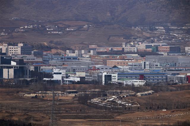 지난 27일 경기도 파주 서부전선 비무장지대(DMZ) 도라전망대에서 바라본 개성공단 일대.  [연합]