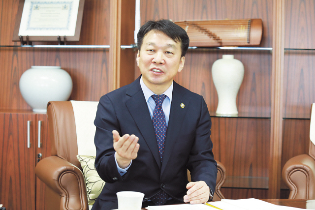 정무경 조달청장은 조달청 개청 70주년을 맞아 “창업·벤처기업의 공공조달시장 진입과 성장, 도약을 지원하며 시장에 없는 혁신제품을 개발·구매하는 ‘혁신 조달’에 적극 나서겠다”고 밝혔다.  [조달청 제공]