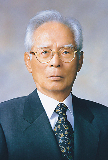 3·1운동 100주년을 맞아 27일 광화문 교보생명빌딩에 걸린 태극기. 독립운동 당시 태극기를 재현한 대형 태극기다.