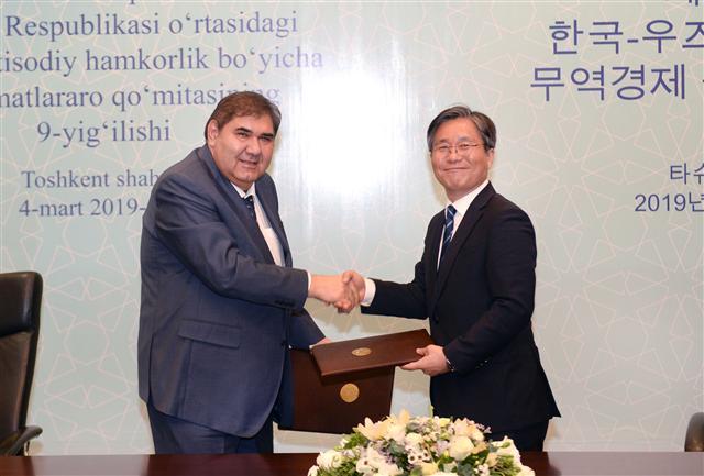 성윤모 산업통상자원부 장관,
우즈벡 총리와 경협확대 논의