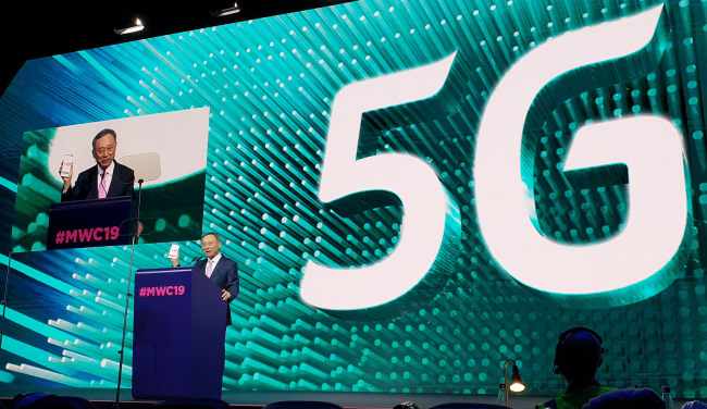 KT chief Hwang Chang-gyu delivers a keynote speech during 2019 MWC in Barcelona last week. KT