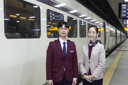(2천200만원 든 가방 찾아 주인에게 돌려준 직원들, SR)