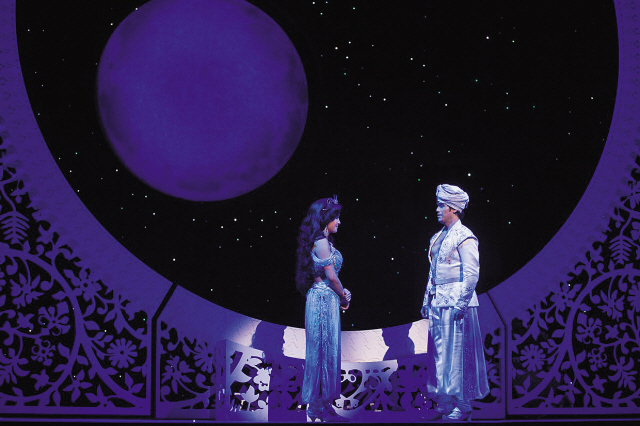 Original Broadway cast of Aladdin Cylla von Tiedemann [브로드웨이닷컴 제공]