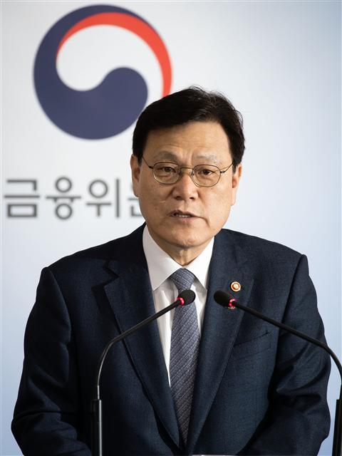 최종구 금융위원장이 7일 정부서울청사에서 2019년 금융위 업무계획을 발표하고 있다.  [금융위 제공]