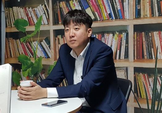 최근 국회에서 만난 이준석 바른미래당 최고위원은 자유한국당의 우경화가 결국 지지층 이탈을 부를 것이라고 내다봤다.  사진=홍태화 기자/th5@