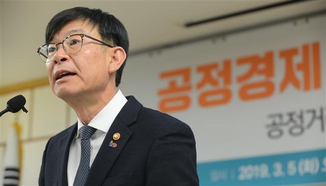 지난 5일 국회 의원회관에서 열린 ‘공정경제 입법과제 토론회’에 참석한 김상조 공정거래위원회 위원장  [공정거래위원회 제공]