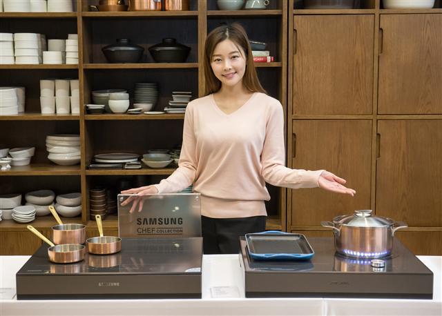 삼성전자가 12일 서울 충무로 샘표우리맛공간에서 ‘2019년형 전기레인지 인덕션 쇼케이스’를 열고 올해 신제품을 소개하고 있다.  [삼성전자 제공]