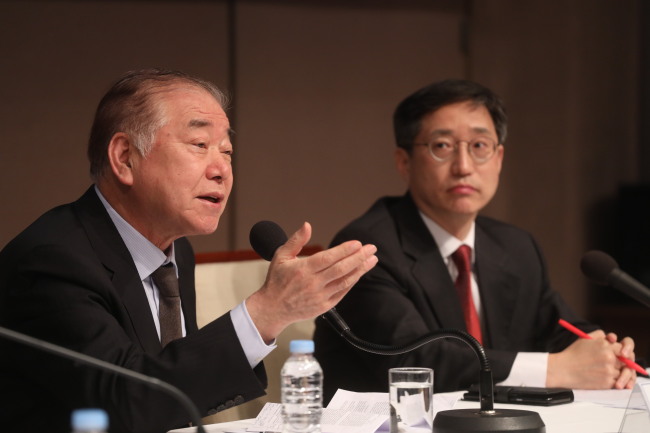 <YONHAP PHOTO-2354> 문정인 통일외교안보특보 관훈토론회 참석 (서울=연합뉴스) 한상균 기자 = 문정인 대통령 통일외교안보 특별보좌관이 12일 오전 한국프레스센터에서 열린 관훈토론회에서 발언하고 있다. 2019.3.12 xyz@yna.co.kr/2019-03-12 10:06:25/ <저작권자 ⓒ 1980-2019 ㈜연합뉴스. 무단 전재 재배포 금지.>
<YONHAP PHOTO-2354> 문정인 통일외교안보특보 관훈토론회 참석 (서울=연합뉴스) 한상균 기자 = 문정인 대통령 통일외교안보 특별보좌관이 12일 오전 한국프레스센터에서 열린 관훈토론회에서 발언하고 있다. 2019.3.12 xyz@yna.co.kr/2019-03-12 10:06:25/ <저작권자 ⓒ 1980-2019 ㈜연합뉴스. 무단 전재 재배포 금지.>