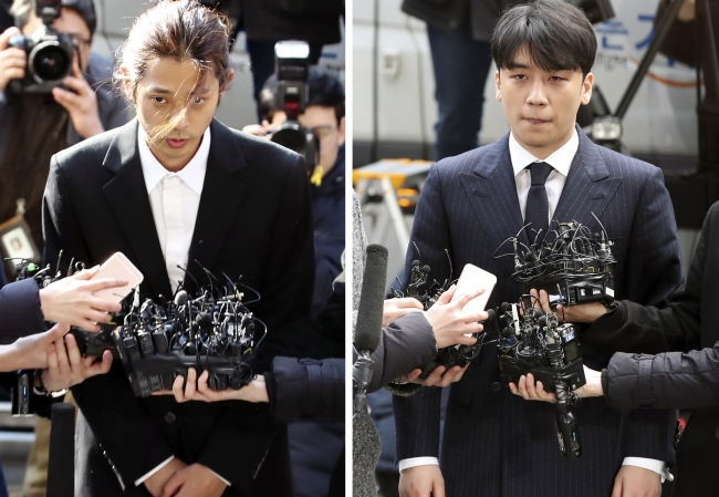 Jung Joon-young (left) and Seungri appear at Seoul Metropolitan Police Agency on Thursday for questioning (Yonhap)