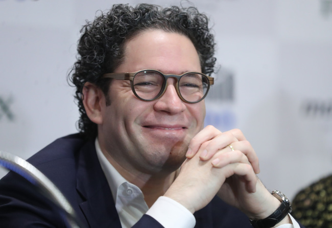 Los Angeles Philharmonic conductor Gustavo Dudamel speaks during a press conference held Friday at the InterContinental Seoul Coex in southern Seoul. (Mast Media)