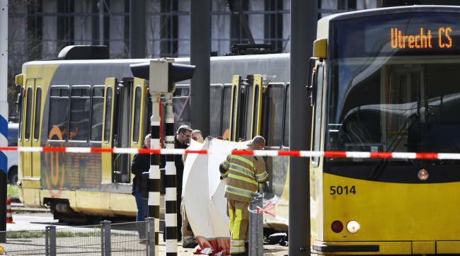 Police forces and emergency services stand at the 24 Oktoberplace in Utrecht, on March 18, 2019 where a shooting took place. (AFP-Yonhap)