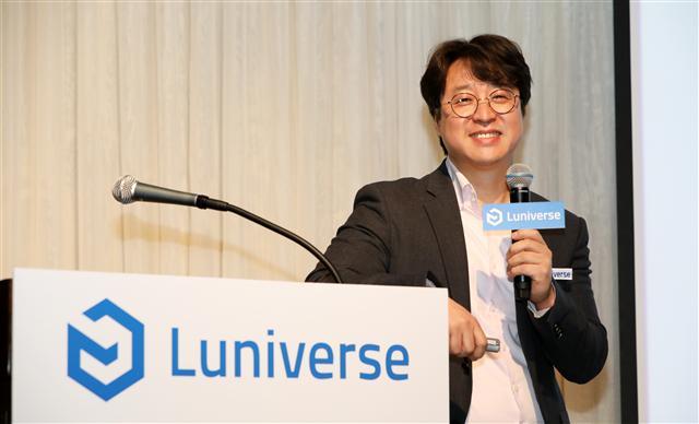 박재현 람다256 신임 대표가 블록체인 서비스 플랫폼 루니버스 출시를 발표했다.  [람다256 제공]