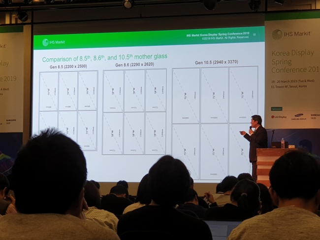 Alex J. Kang, principal analyst at IHS Markit, speaks during Korea Display Spring Conference 2019 in Seoul on Tuesday. (By Song Su-hyun /The Korea Herald)