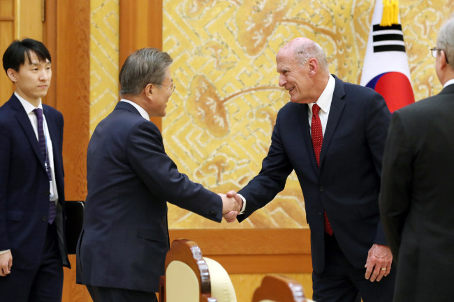 President Moon Jae-in greets US Director of National Intelligence Dan Coats at the presidential office in Seoul on Wednesday. Cheong Wa Dae