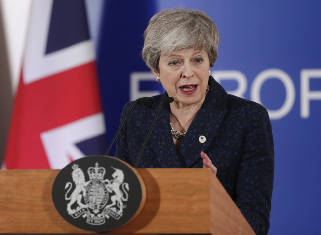 <YONHAP PHOTO-1678> epa07454526 Britain's Prime Minister Theresa May gives a press briefing at the end of article 50 session at the European Council in Brussels, Belgium, 21 March 2019. European Union leaders gather for a two-day summit to discuss, among others, Brexit and British Prime Minister request to extend Article 50. EPA/STEPHANIE LECOCQ/2019-03-22 08:32:15/ <저작권자 ⓒ 1980-2019 ㈜연합뉴스. 무단 전재 재배포 금지.>
<YONHAP PHOTO-1678> epa07454526 Britain's Prime Minister Theresa May gives a press briefing at the end of article 50 session at the European Council in Brussels, Belgium, 21 March 2019. European Union leaders gather for a two-day summit to discuss, among others, Brexit and British Prime Minister request to extend Article 50. EPA/STEPHANIE LECOCQ/2019-03-22 08:32:15/ <저작권자 ⓒ 1980-2019 ㈜연합뉴스. 무단 전재 재배포 금지.>