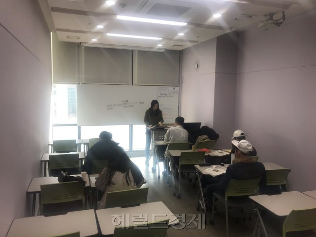 [사진=온드림교육센터에서 수업을 받고 있는 다문화 학생들. cook@heraldcorp.com]