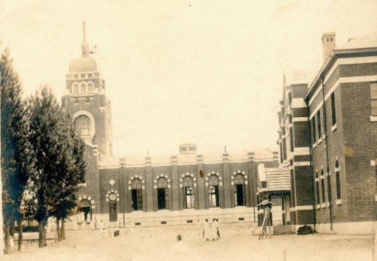 1921년 공사중인 중앙대교당과 종앙총부 본관. [서울시 제공]