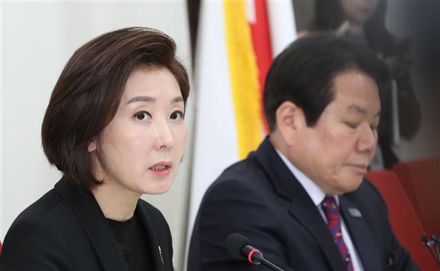 자유한국당 나경원 원내대표가 25일 오전 국회에서 최근 현안 관련 기자간담회를 하고 있다.    [연합]